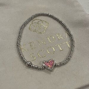 Kendra Scott Ari Heart Silver Stretch Bracelet in Pink Iridescent Glitter Glass